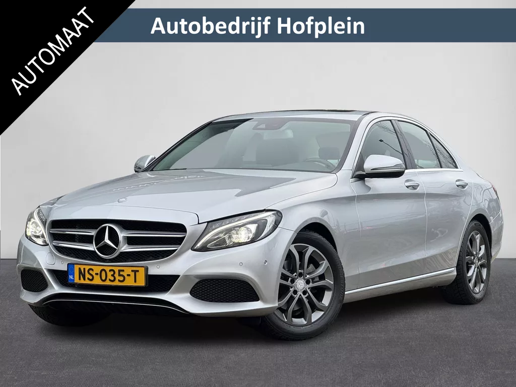 Mercedes-Benz C-klasse C180 Prestige Automaat | Nieuwe APK! | Navigatie | LED Verlichting | Dode Hoek Detectie | Panorama schuif/Kanteldak, Elektrisch | Stoelverwarming | PDC | Automatische Airco | 17"Lmv | Halfleer | Sportstoelen | INCLUSIEF EXTRA ORIGINELE SET LICHTMETALEN ZOMER VELGEN (vestiging Vianen)