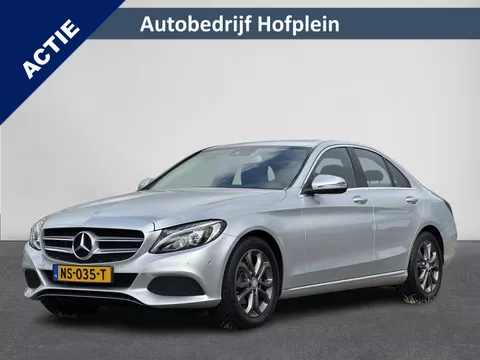 Mercedes-Benz C-klasse C180 Prestige Automaat | &euro; 1.000 INRUILPREMIE | Navigatie | LED Verlichting | Dode Hoek Detectie | Panorama schuif/Kanteldak, Elektrisch | Stoelverwarming | PDC | Automatische Airco | 17&quot;Lmv | Halfleer | Sportstoelen | INCLUSIEF EXTRA ORIGINELE SET LICHTMETALEN VELGEN (vestiging Vianen)
